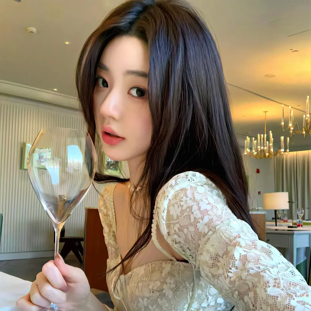 穿进游戏后她们都想辅助我修行